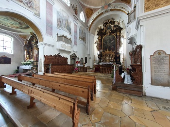 Foto vom Kirchenraum von St. Peter und Paul